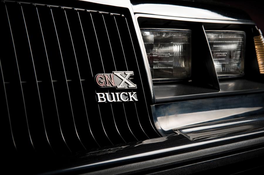 Детали экстерьера Buick GNX 1987 года  (фото 44 из 64)